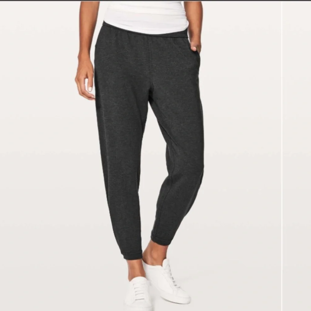 Lululemon Twisted & Tucked joggers